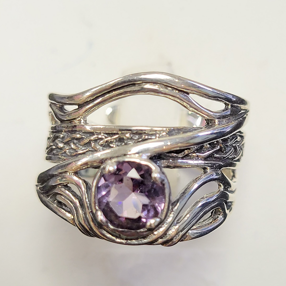 Celtic ring with Amyethyst